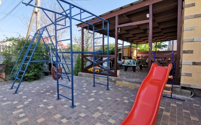 Dikaya Vishnya Guest House