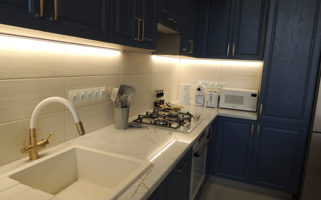 Umnaya S Alisoy Na Tsvetnike Flat