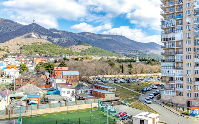 Ulucsennye trehkomnatnye apartamenty s terrasoj