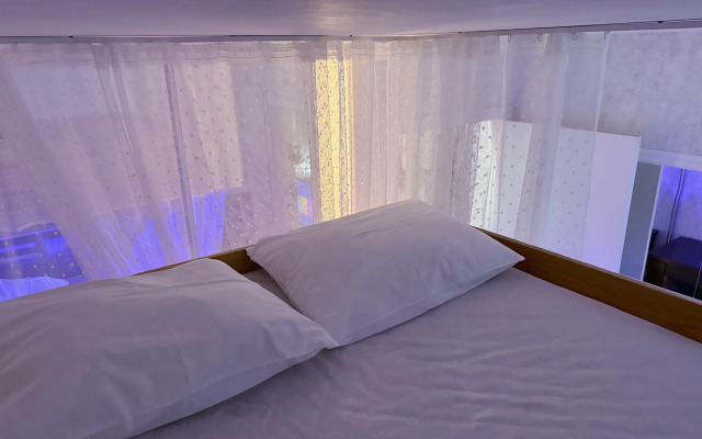 Квартира Двухэтажная 4-спальная кровать возле метро