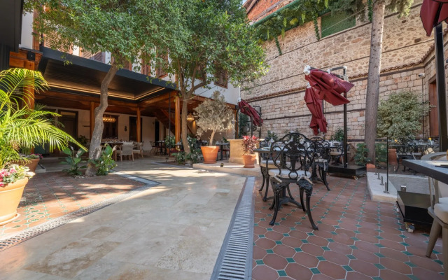 Belmondo Suites Hotel
