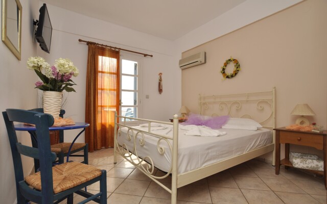 Manos Apartments