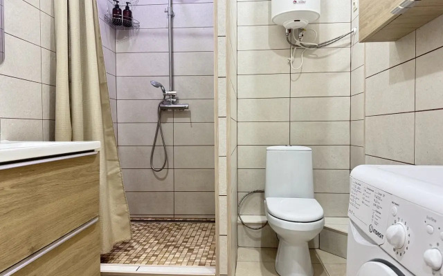 Yarkaya Studiya Na Ulitse Universitetskaya Naberezhnaya 62 Flat