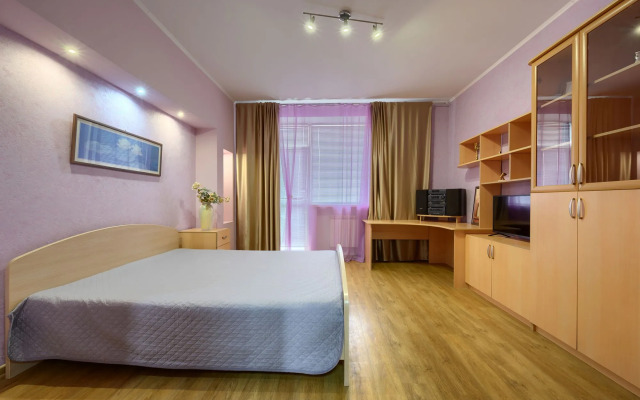 Трёхкомнатные апартаменты на Маршала Чуйкова