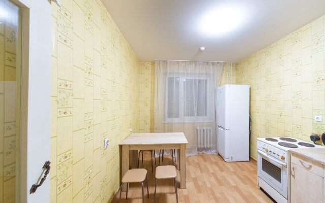 Dvuhkomnatnyie U Trk Planeta Apartments
