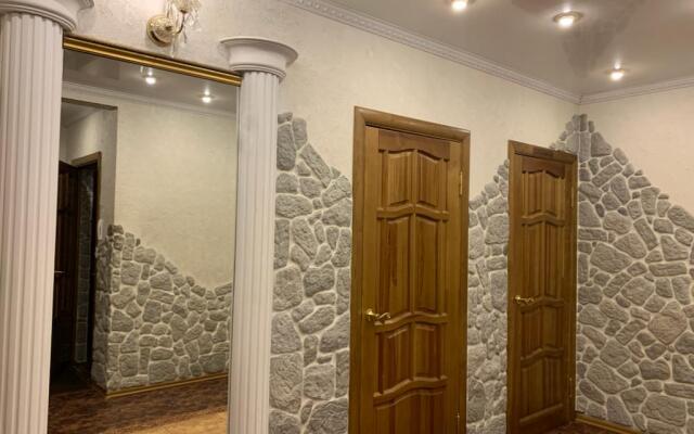 Tryokhkomnatnye Dlya 10 Chelovek Apartments