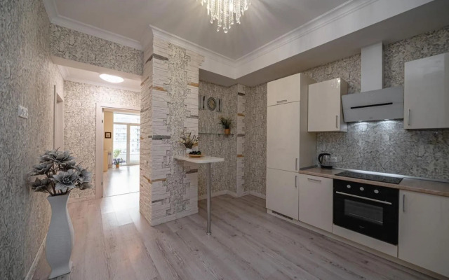 Na Yaltinskoy 12a Apartment