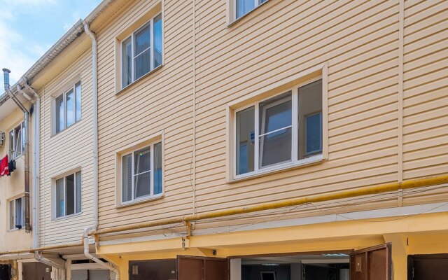 Dvukhkomnatnye V Taunkhause S Garazhom Mikrorayon Kudepsta Apartments