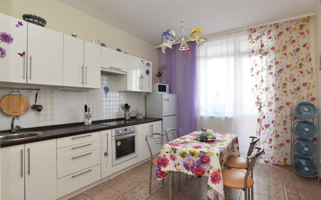 Apartment on Malysheva 4B