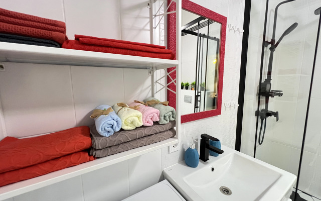 Yarkaya S Kusochkom Morya Flat