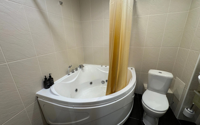 Na Ulitse Sofyi Kovalevskoy 4 Flat
