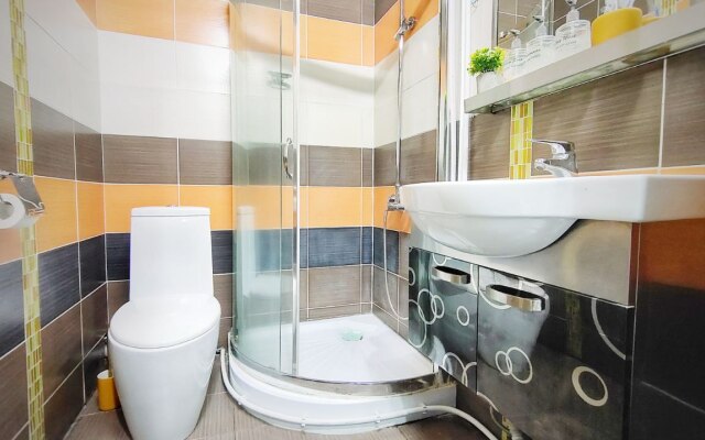 Guru c Laundzh Zonoj na Balkone Flat
