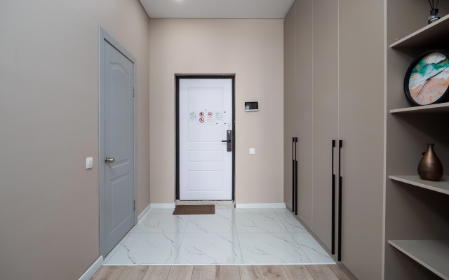 Yevrodvushka S Potryasayuschim Vidom Na Gorod Flat