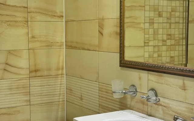 Shikarnye Bolshye I Prostornye V Novom Tsentre Uralska Apartments