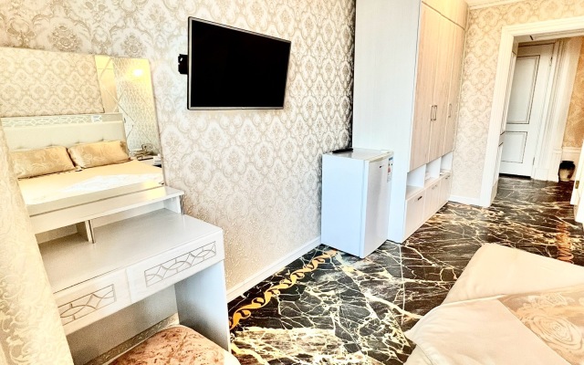 Golden Hotel