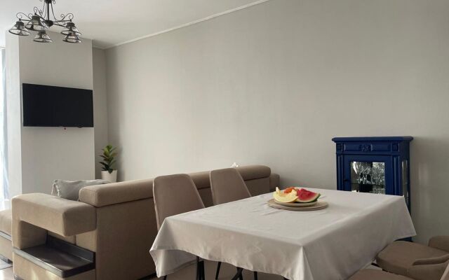 Prostornye Dvukhkomnatnye Indigo Apartments