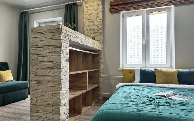 Yarkaya Studiya Na Ulitse Universitetskaya Naberezhnaya 62 Flat