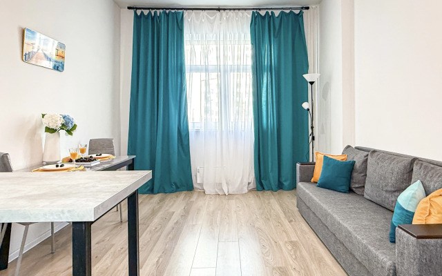 Uyutnaya Solnechnaya Yevrodvushka Vblizi Morya Flat