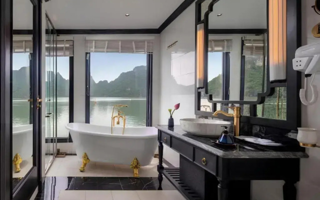 Verdure Lotus Luxury Cruise Hotel