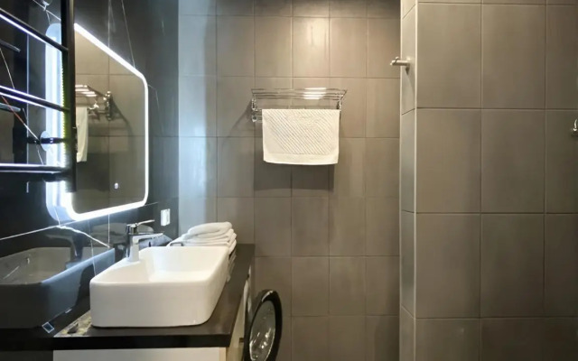 Апартаменты с кроватью и панорамными окнами, с 13 по 15 этаж