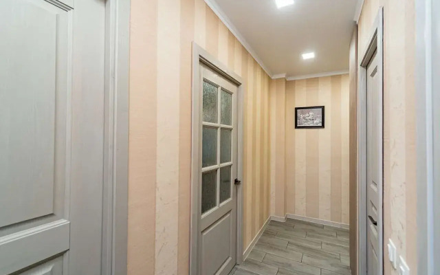 Na Ulitse Zhukova 17b Apartments