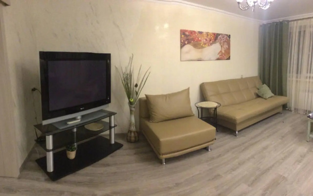 Na Pervomayskoy 98 Flat