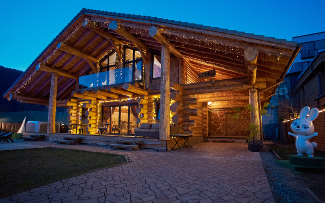 Kedr 750, 6 spalen, 15 gostej s Bassejnom i Banej Chalet