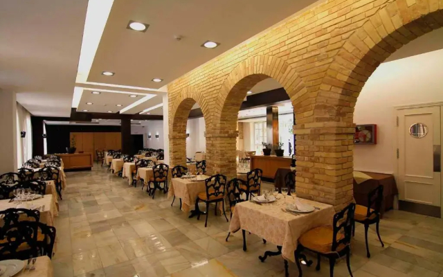 Отель San Gil Sevilla