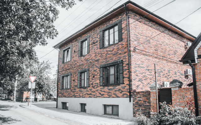 Semeynyye Loft Apartments s proyektorom Apartments