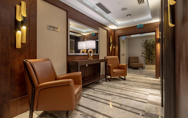 Royal Stay Palace Hotel