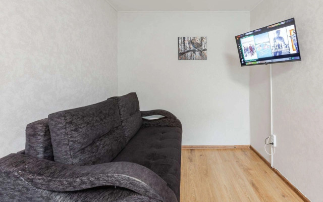 Na Ulitse Molodogvardeyskaya 225 Flat