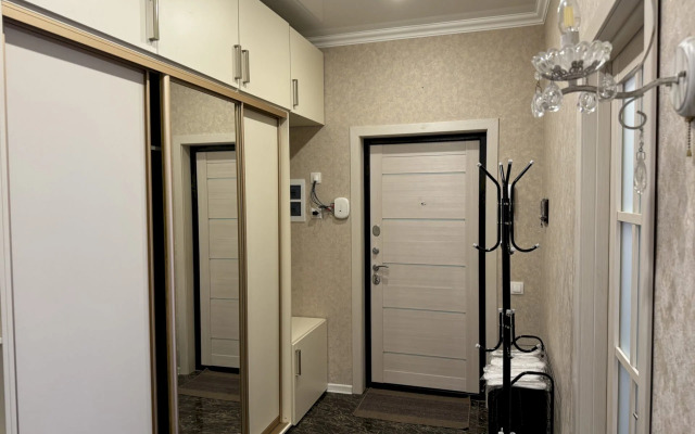 145 S Balkonom I Vitrazhnym Ostekleniem Flat
