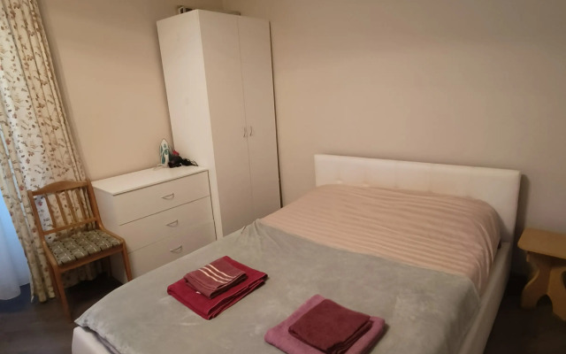 Na Leninskom Prospekte Flat