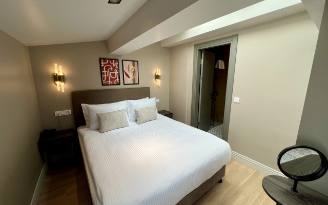 Weingart Suites Hotel