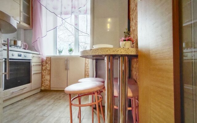 Uyutnaya Guru vozle Dendrariya Flat