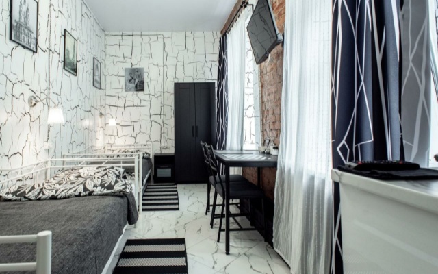 Black & White Na 1-Y Krasnoarmeyskoy Apart-hotel