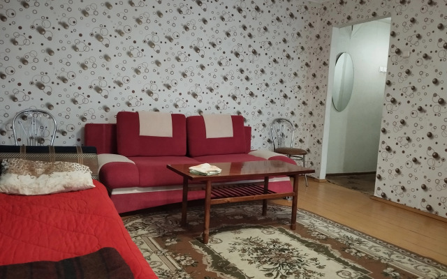Deshyovaya 8mi Mestnaya v Tsentre Flat