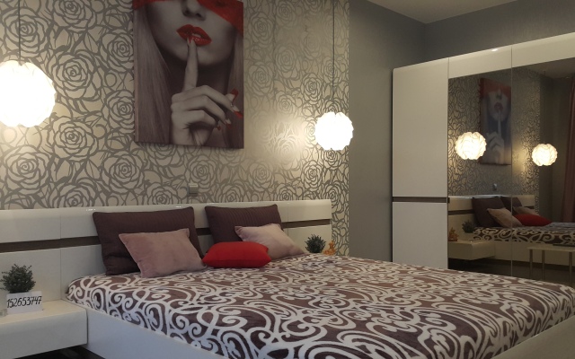 Novye Dvukhkomnatnye  V Tsentralnom Rayone Apartments