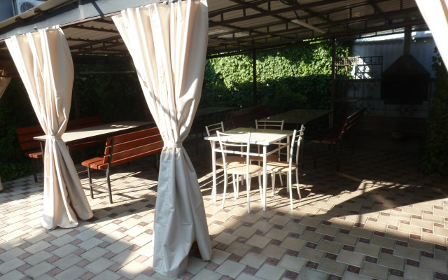 Solnechnyij Briz Guest House