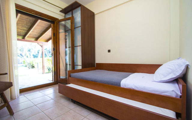 Bizmut Shared Pool Paliouri Villa