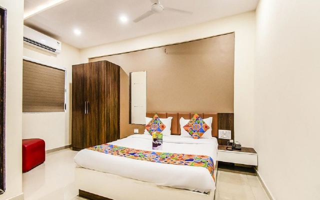 Pratiksha Hotel
