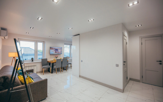Privet, YA V Centre Flat