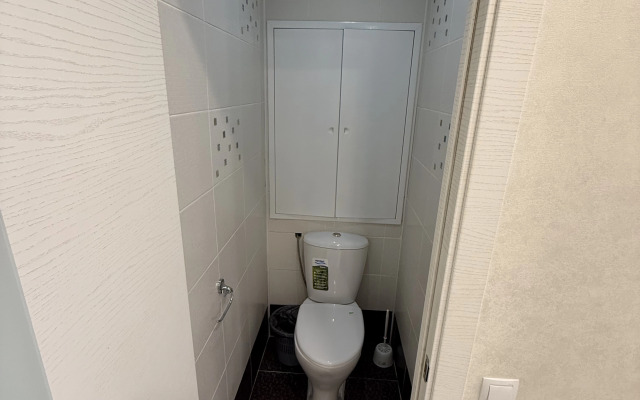 Uyutnaya Odnushka s Dizaynerskim Remontom Flat