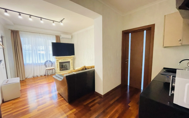 2-Kh Komnatnaya v Tsentre Goroda Flat