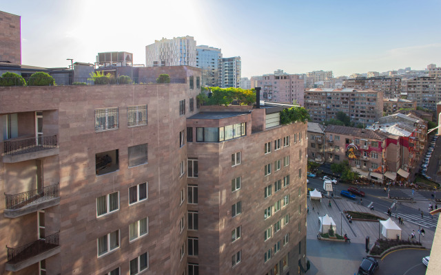 2-K v Novostroyke, Ulitsa In Yerevantsu, Hh399 Flat