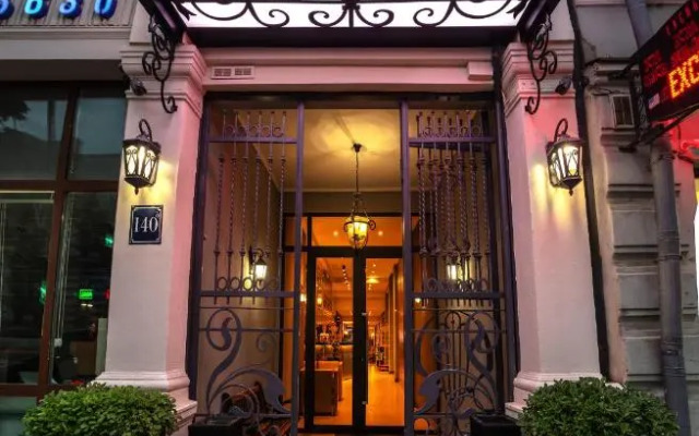 City Avenue Hotel