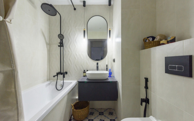 Квартира с камином в сосновом лесу