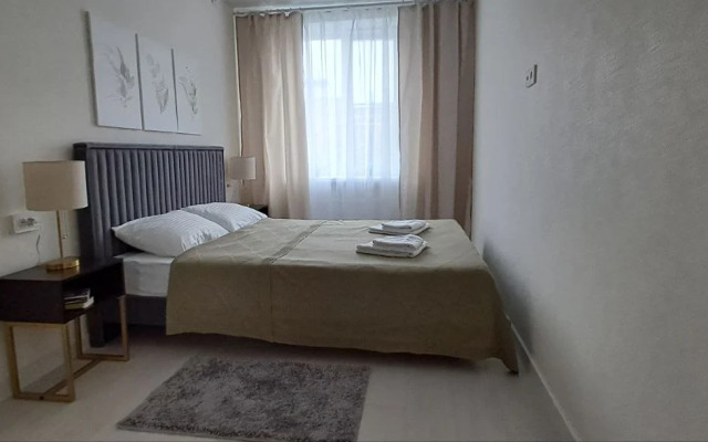 Novaya Dizaynerskaya Na Tsentralnoy Ulitse Goroda Flat