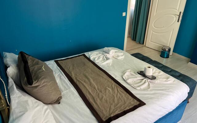 Отель Moon Blue