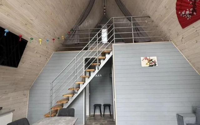Treugolny Private House